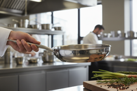 Poêle Inox Professionnelle : Pourquoi Les Chefs L'Utilisent (Guide 2026)