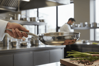 Poêle Inox Professionnelle : Pourquoi Les Chefs L'Utilisent (Guide 2026) - Purcook