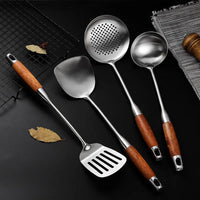 Spatules en inox et manche en bois.