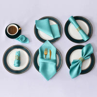 Serviettes de table chic en satin clair.