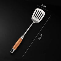 Spatules en inox et manche en bois.