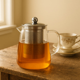 Théière en verre avec passoire en inox.